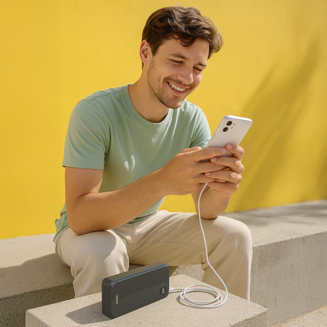 HAMA Външна батерия 20000 mAh, 3 изхода: 2 x USB-C, 1 x USB-A, черна