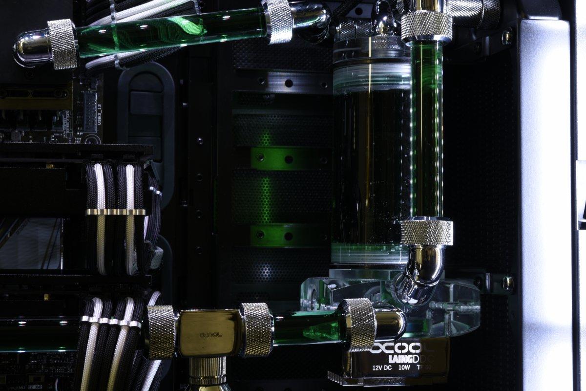 Помпа Alphacool Laing DDC310, Single Edition, Черна