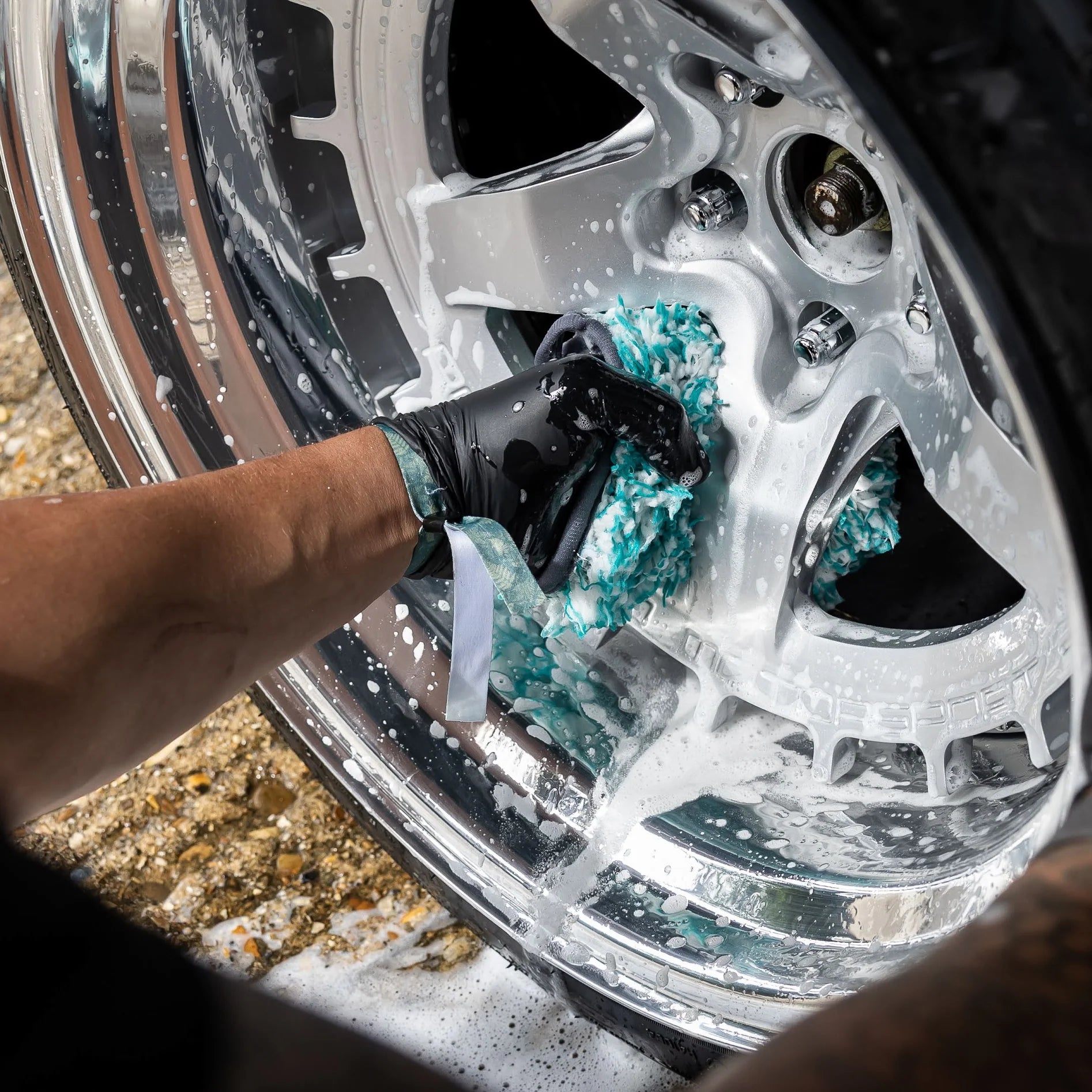 Auto Finesse Imperial Wheel Cleaner – некиселинен почистващ препарат за джанти и гуми (концентрат)