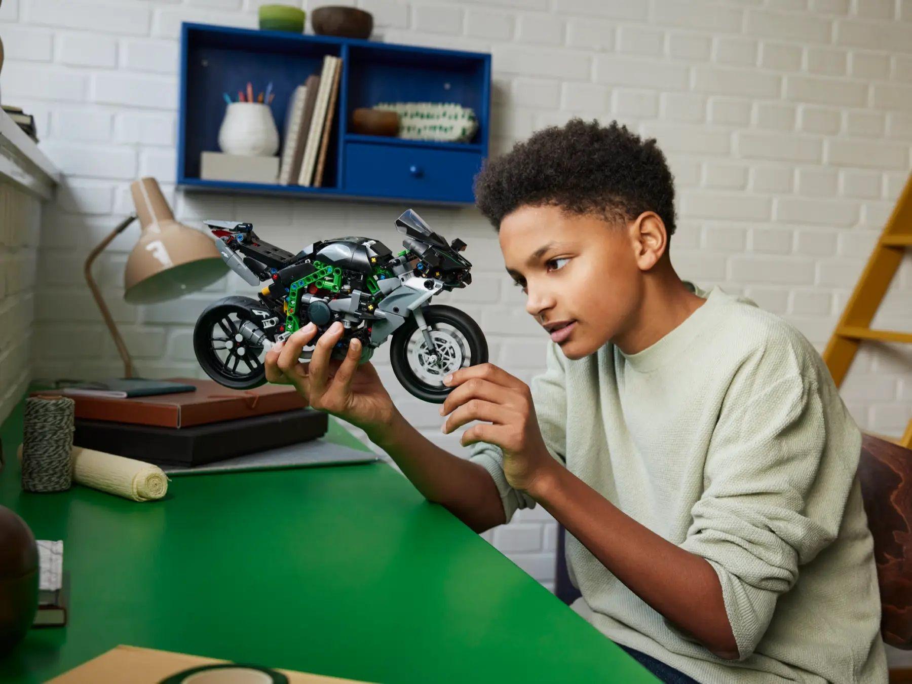 LEGO Technic - Kawasaki Ninja H2R - 42170