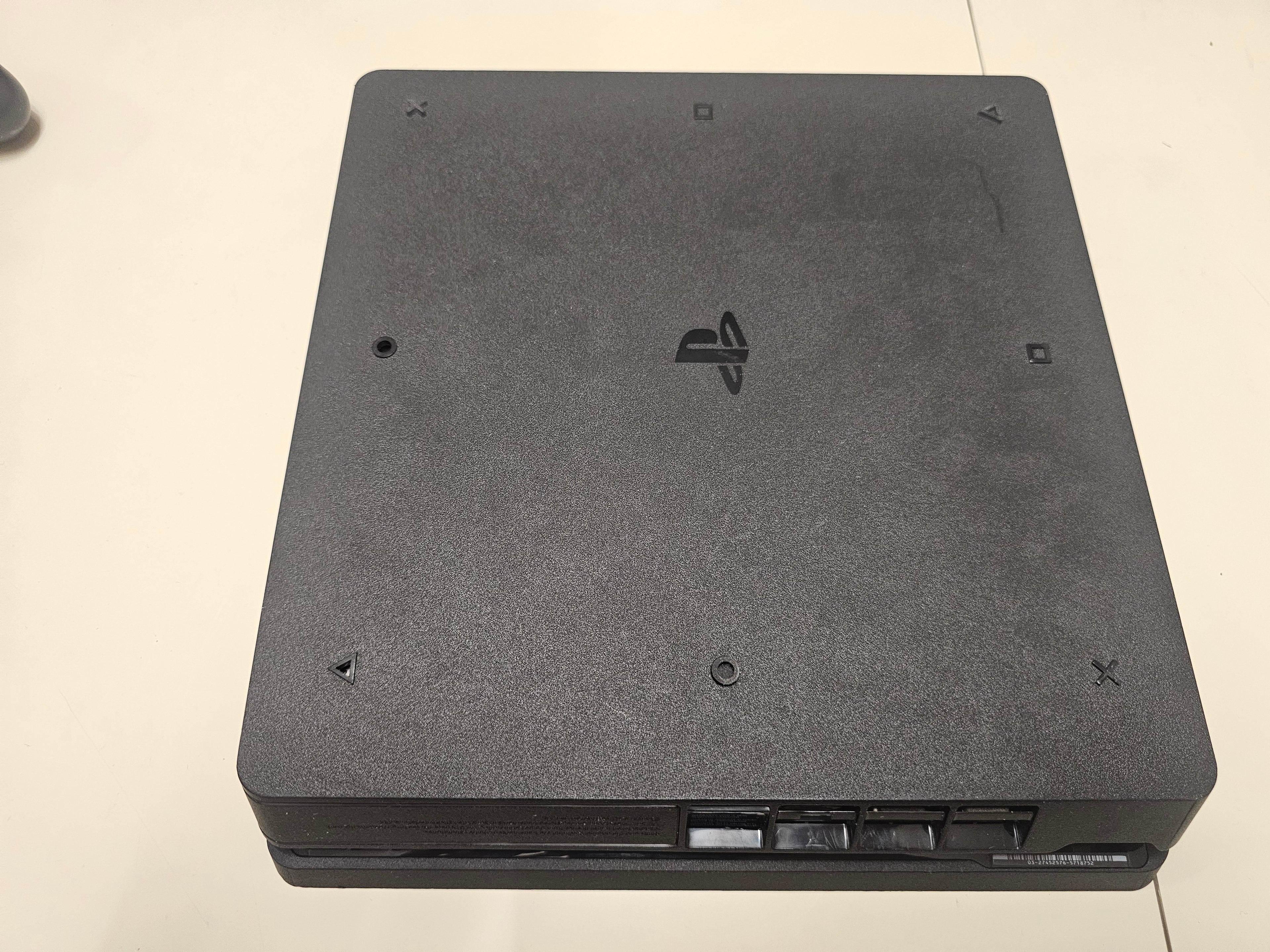 Употребявана конзола PlayStation 4 Slim 500GB (Клас B - Профилактирана и Репастирана) + 1 Година Гаранция