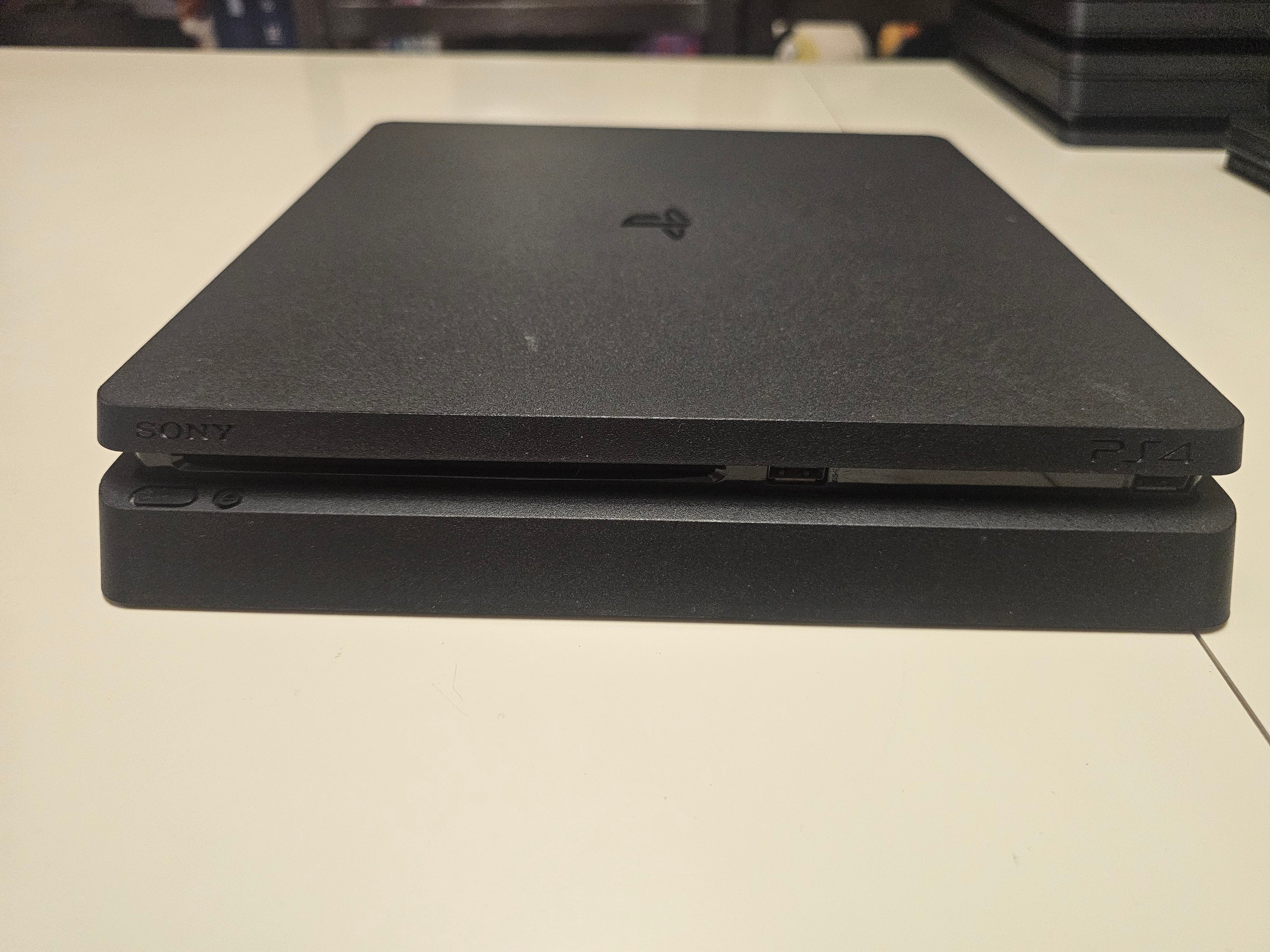 Употребявана конзола PlayStation 4 Slim 1TB (Профилактирана и Репастирана) + 1 Година Гаранция