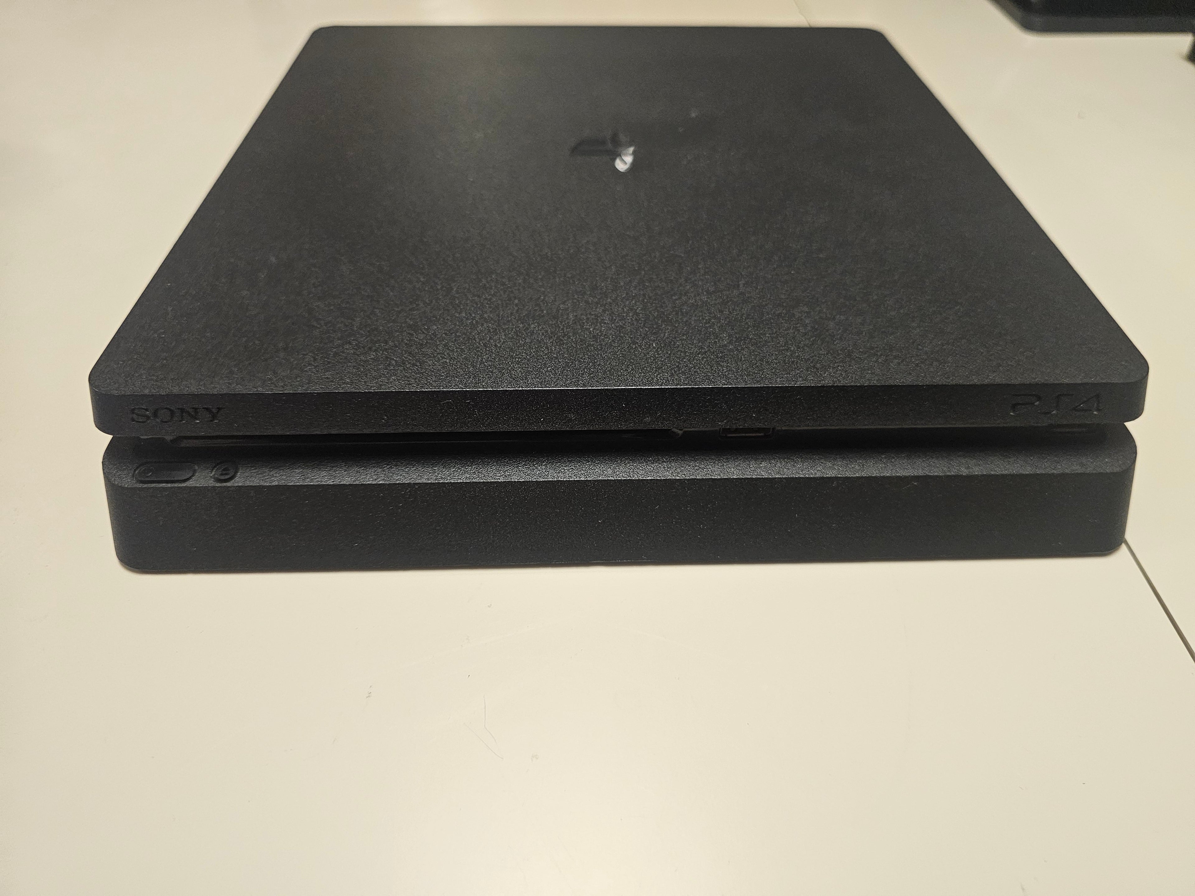 Употребявана конзола PlayStation 4 Slim 500GB (Клас B - Профилактирана и Репастирана) + 1 Година Гаранция