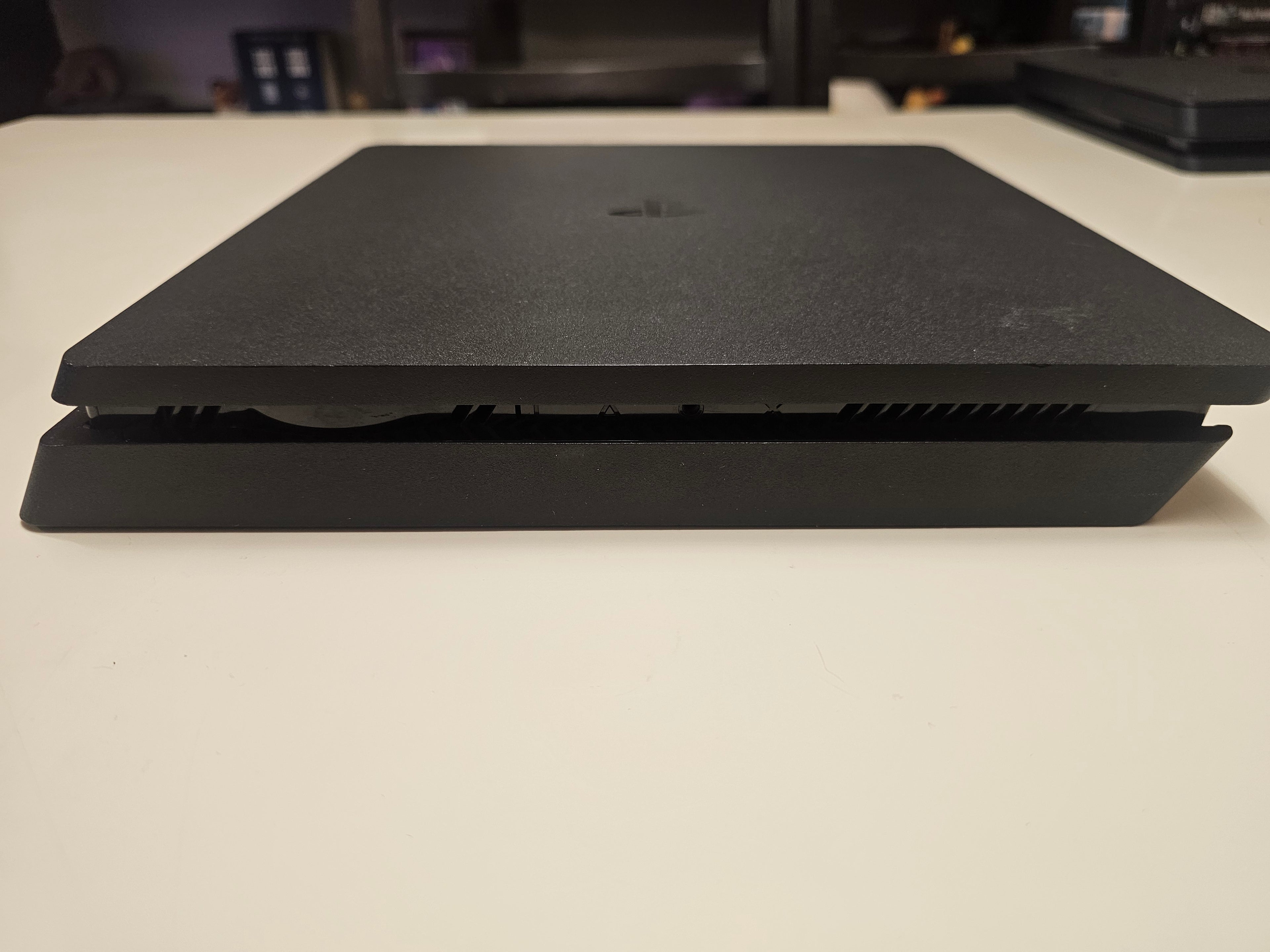 Употребявана конзола PlayStation 4 Slim 1TB (Профилактирана и Репастирана) + 1 Година Гаранция