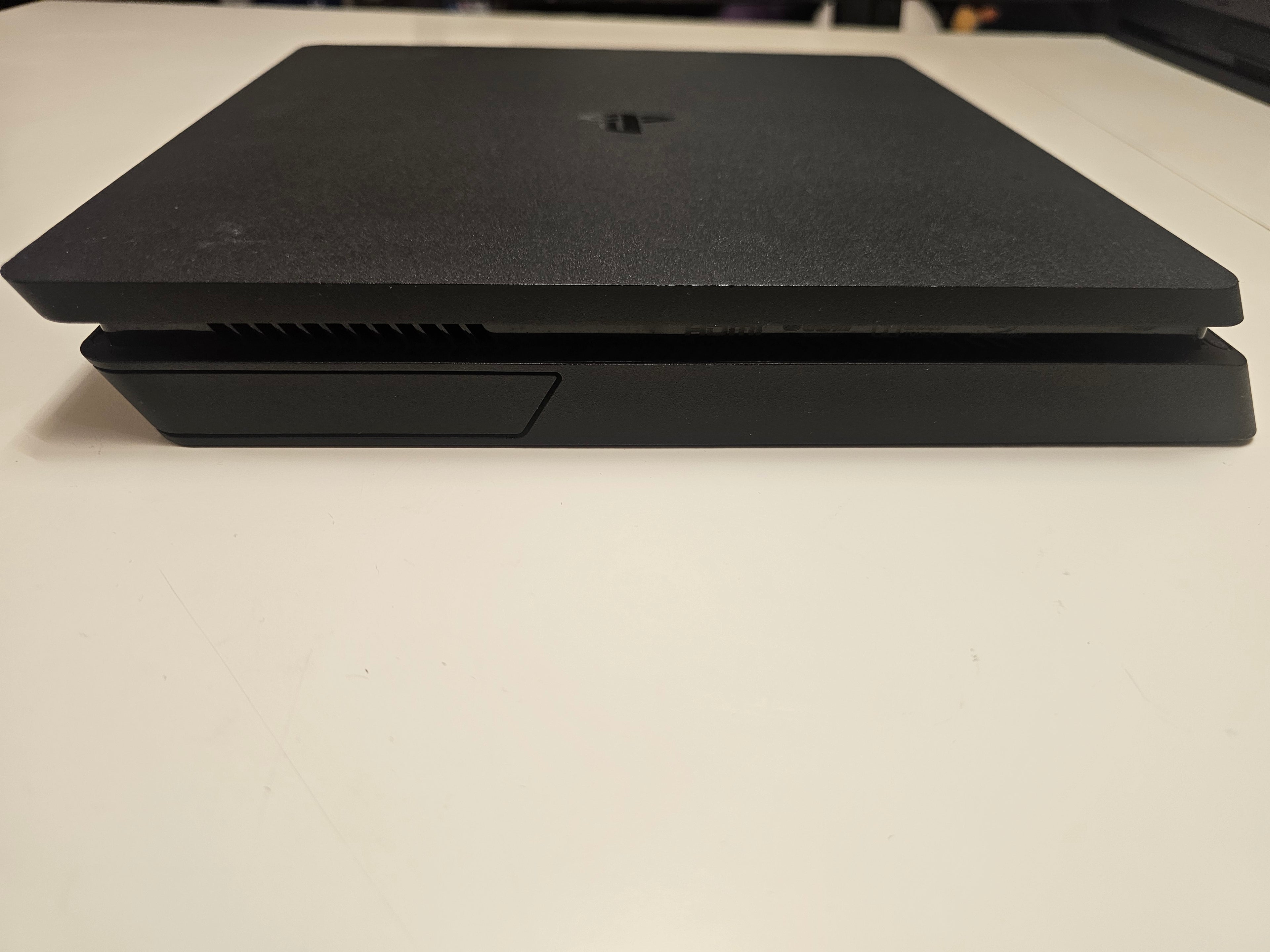 Употребявана конзола PlayStation 4 Slim 1TB (Профилактирана и Репастирана) + 1 Година Гаранция