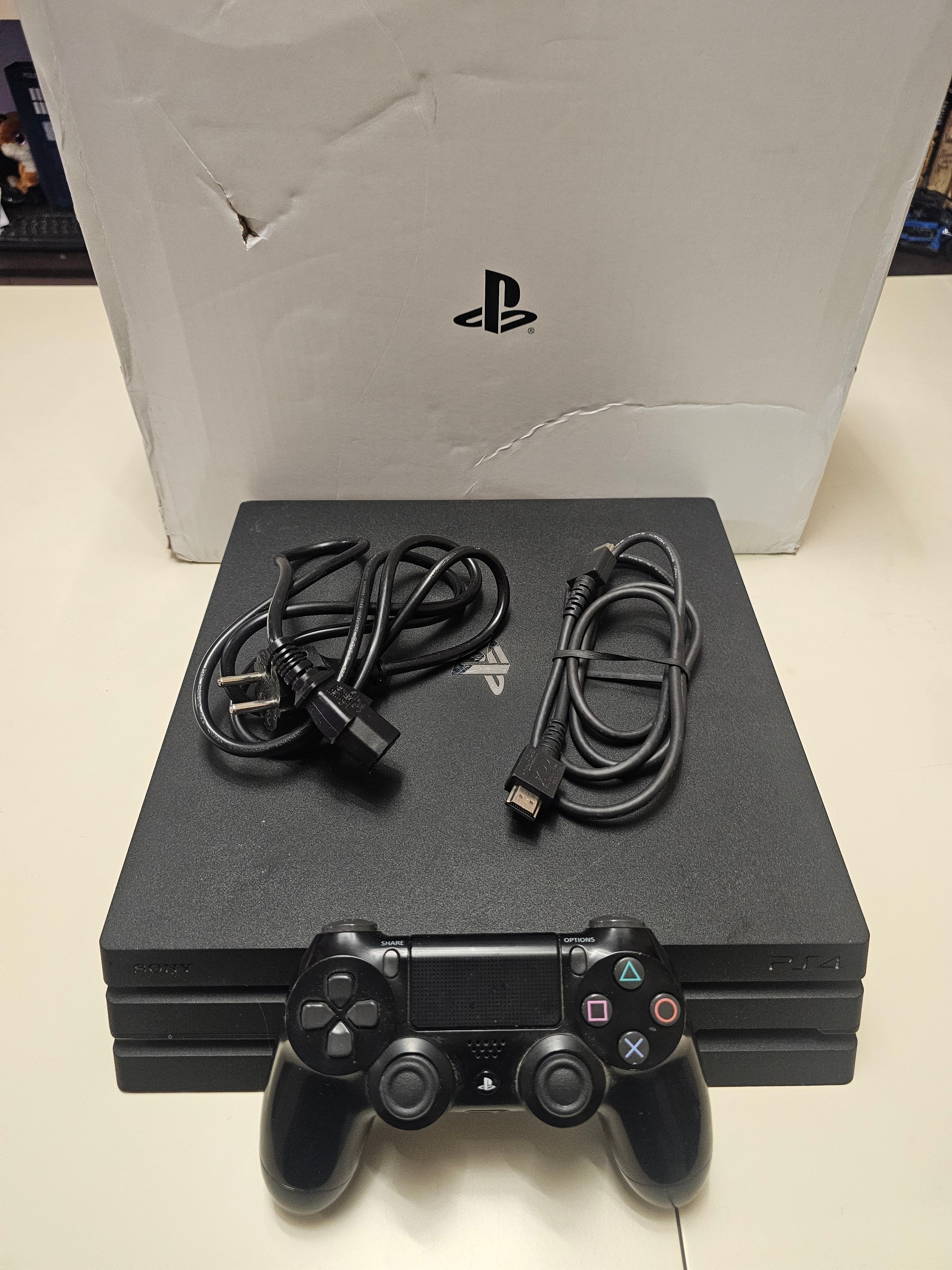 Употребявана конзола PlayStation 4 Pro 1TB (Клас B - с козметични забележки) + 1 Година Гаранция