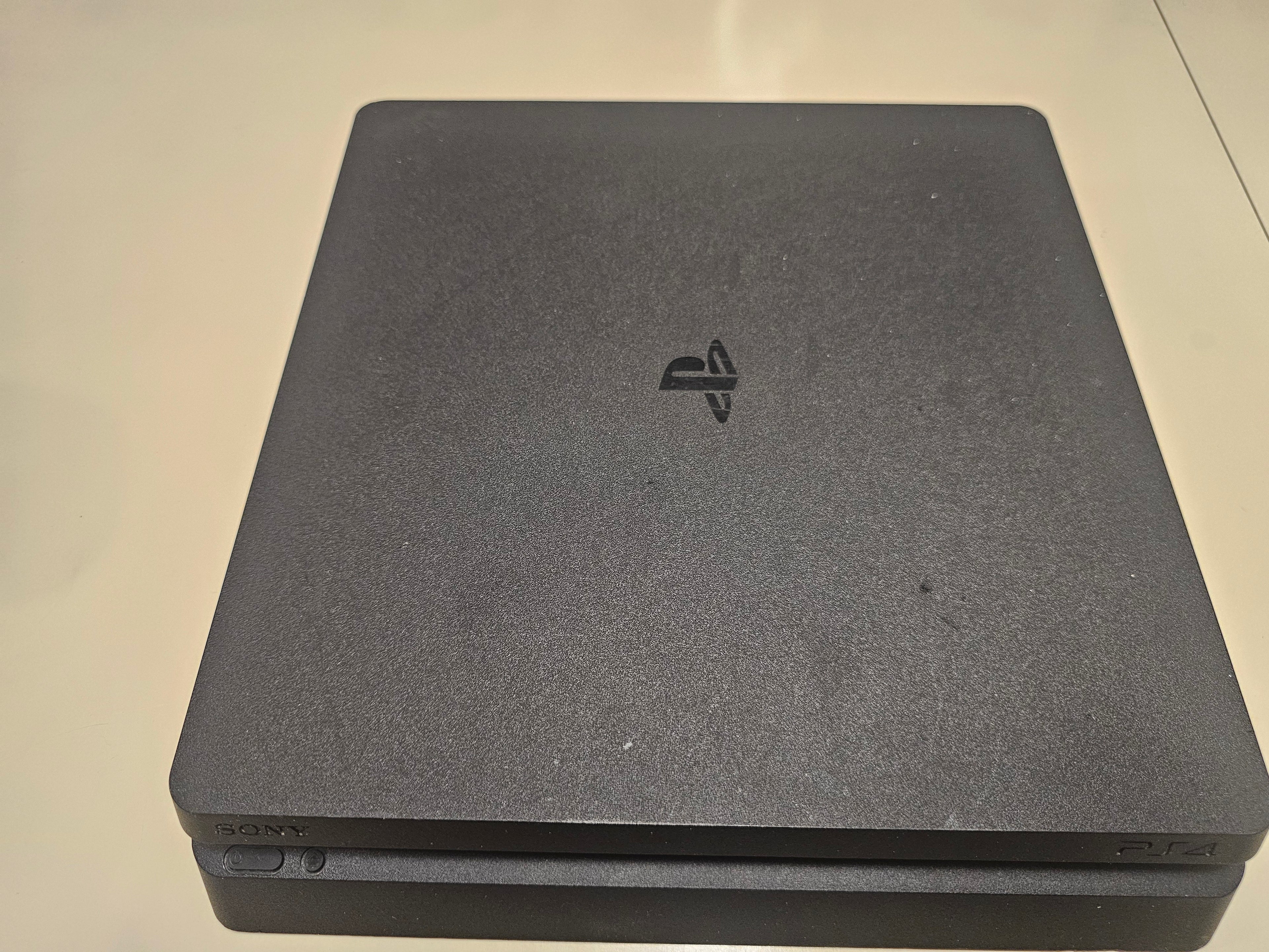 Употребявана конзола PlayStation 4 Slim 1TB (Профилактирана и Репастирана) + 1 Година Гаранция