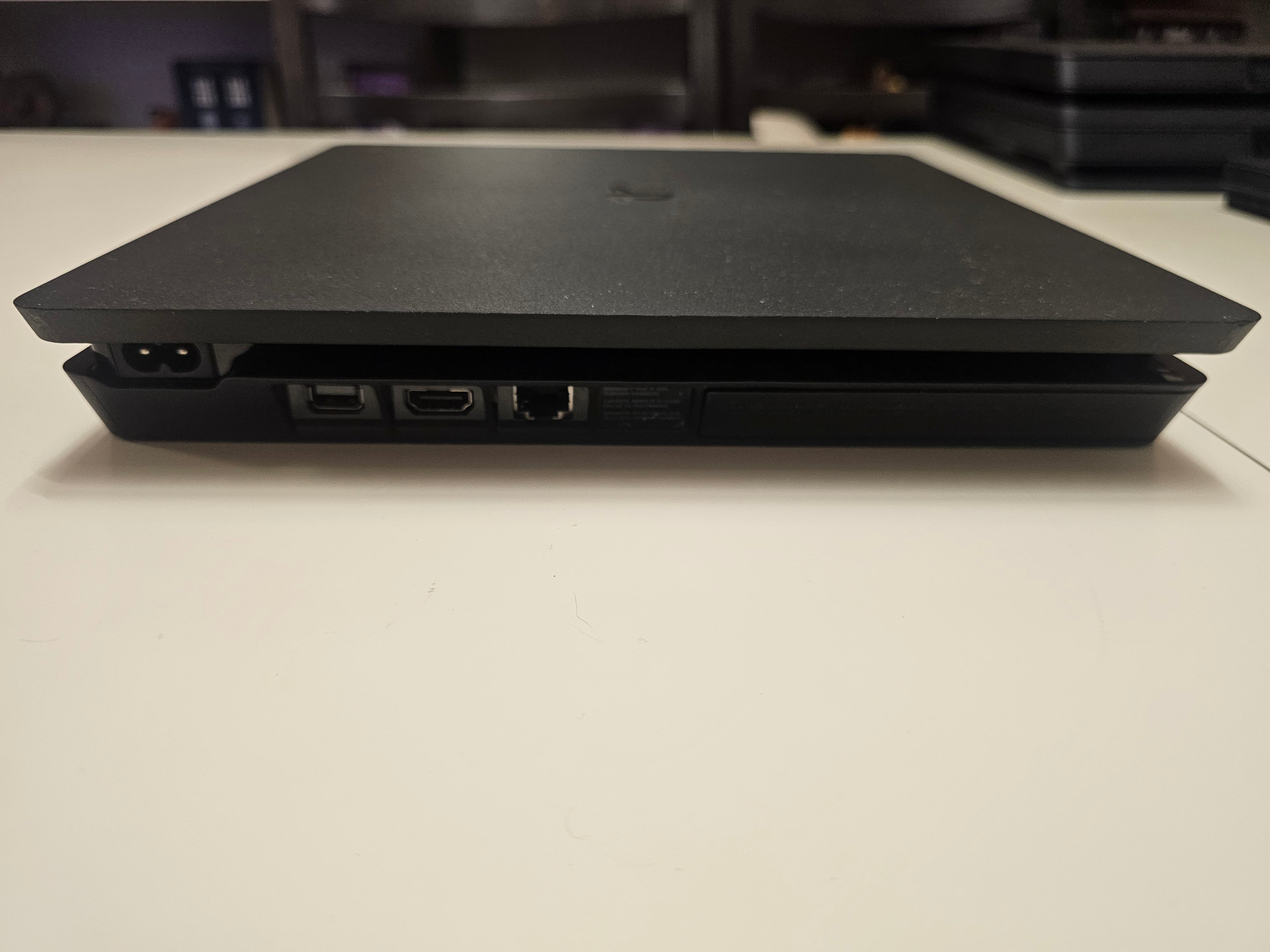 Употребявана конзола PlayStation 4 Slim 1TB (Профилактирана и Репастирана) + 1 Година Гаранция