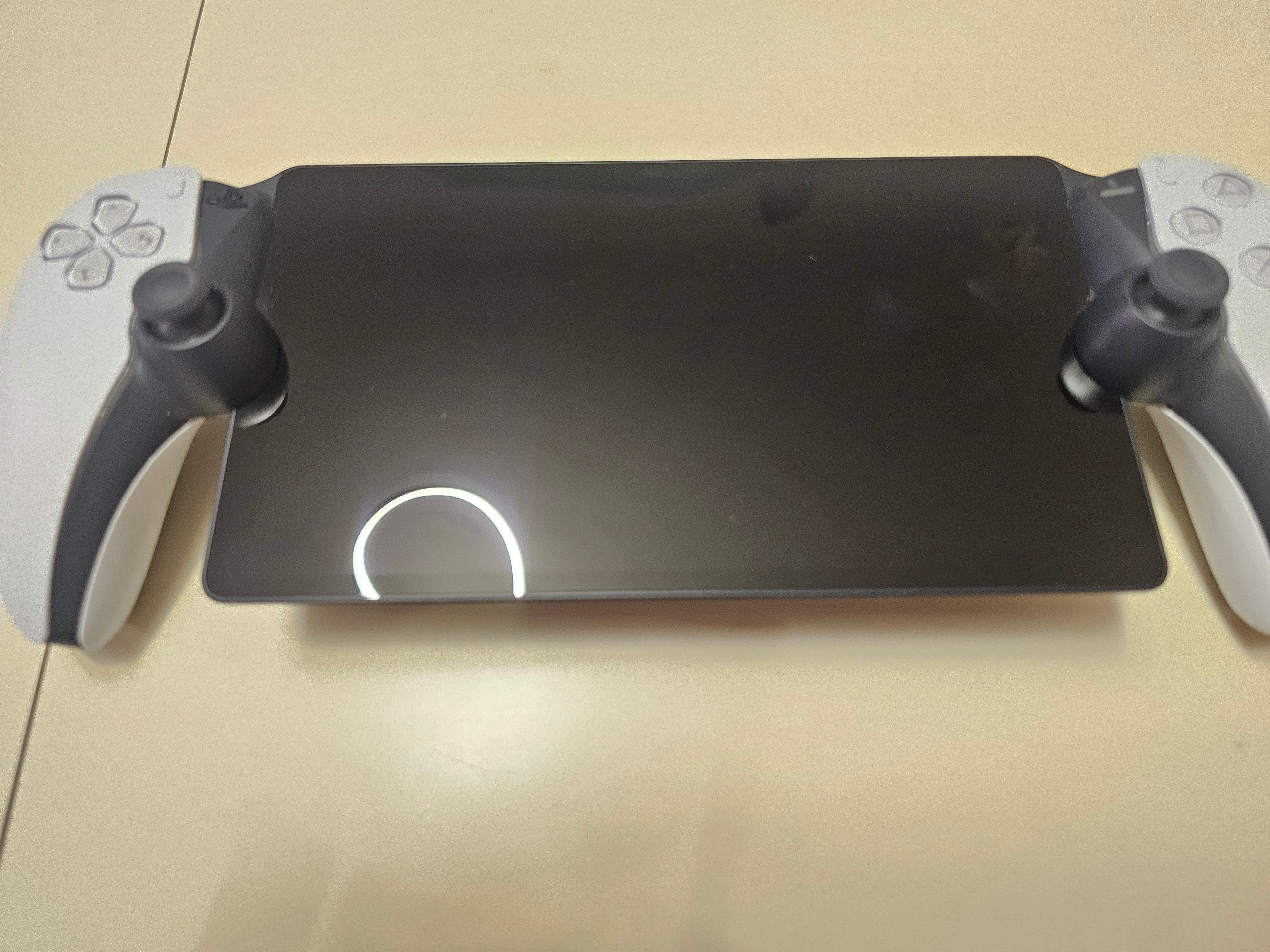 Употребяван PlayStation Portal Remote Player – комплект с кабел и 1 Година Гаранция