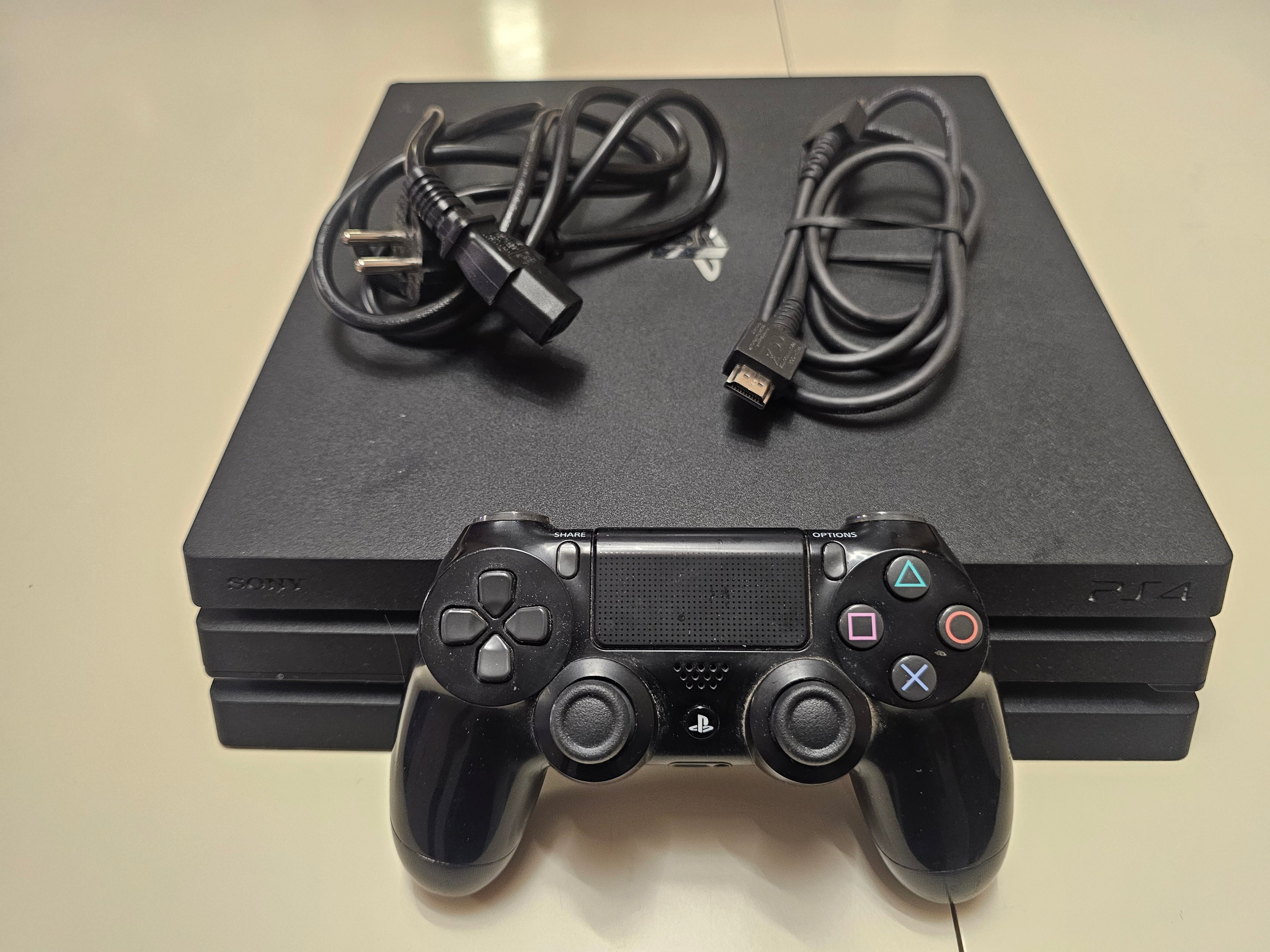 Употребявана конзола PlayStation 4 Pro 1TB (Клас B - с козметични забележки) + 1 Година Гаранция