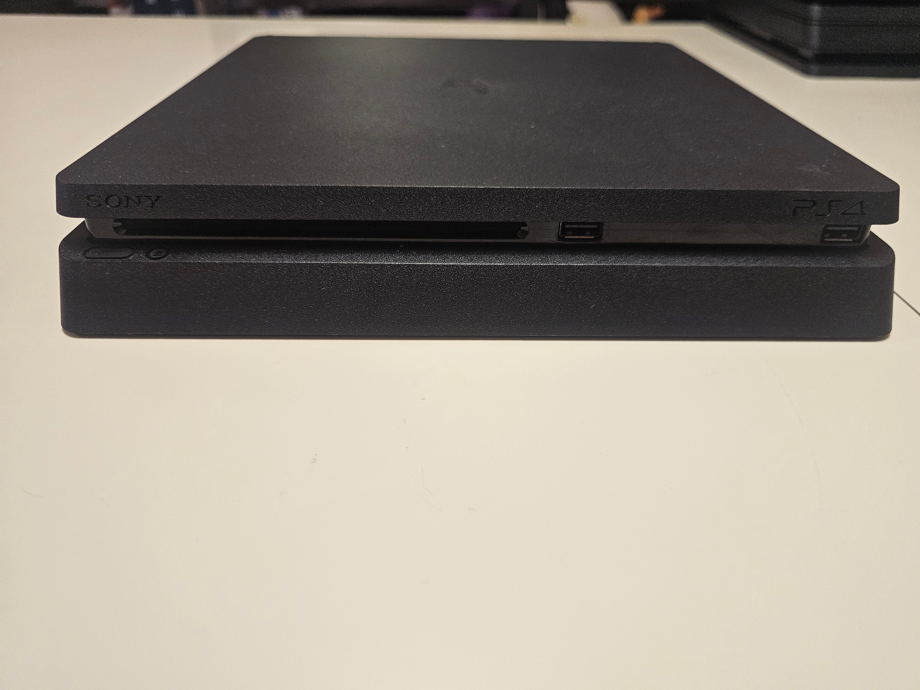 Употребявана конзола PlayStation 4 Slim 1TB (Профилактирана и Репастирана) + 1 Година Гаранция