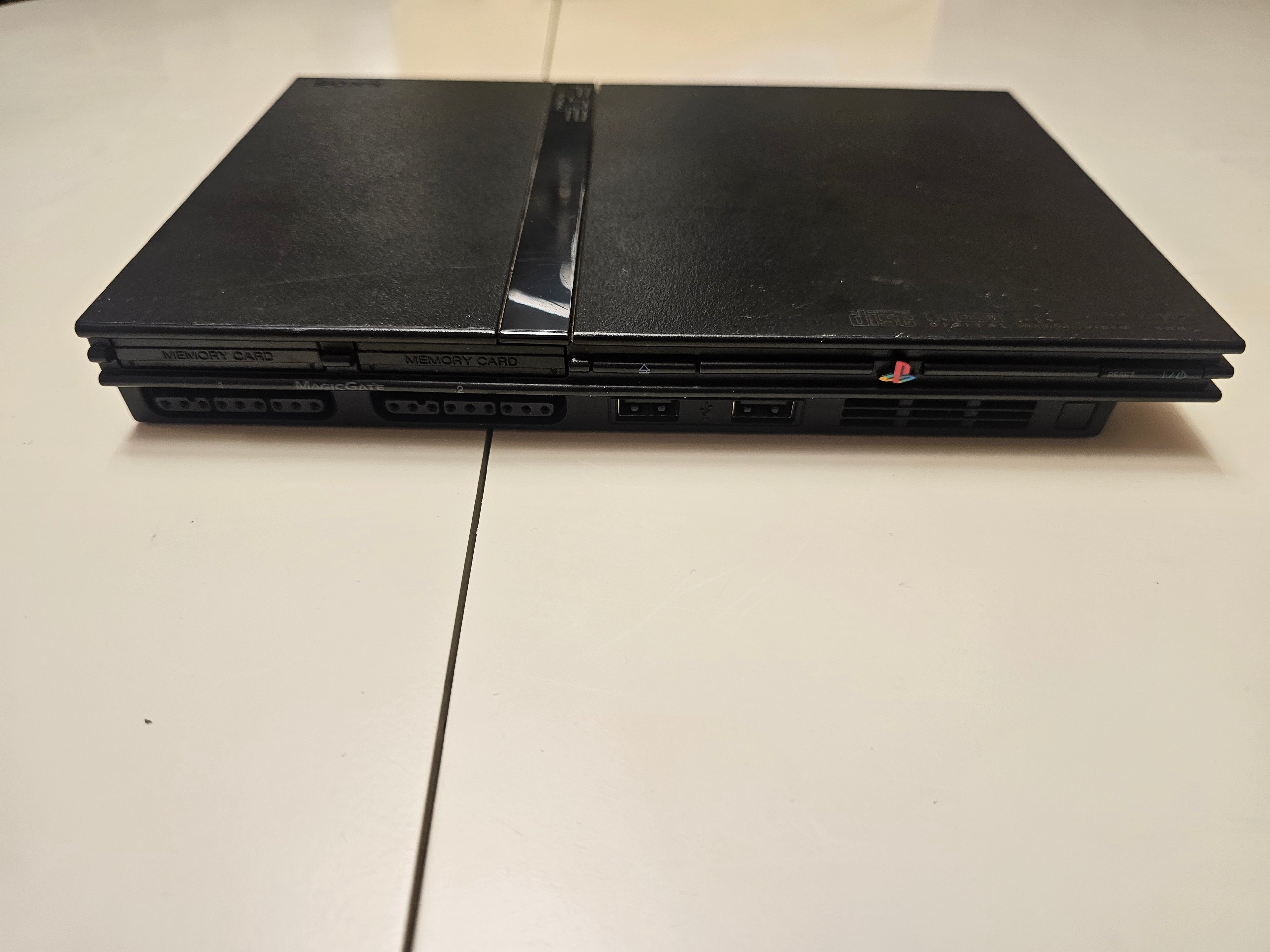 Конзола PlayStation 2 Slim (Употребявана) – Пълен комплект с оригинална кутия, 8MB карта памет и 1 Година Гаранция