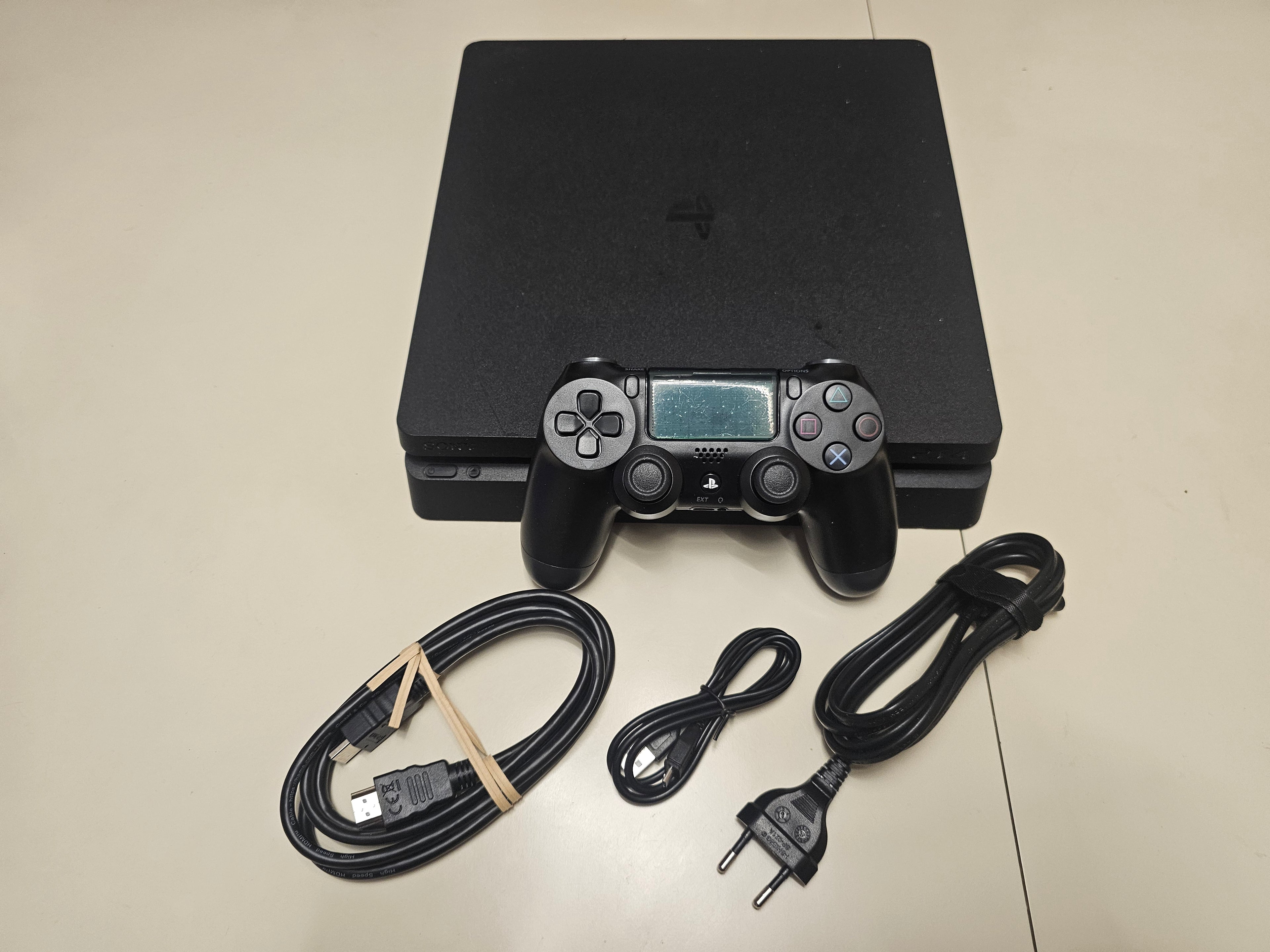 Употребявана конзола PlayStation 4 Slim 1TB (Профилактирана и Репастирана) + 1 Година Гаранция