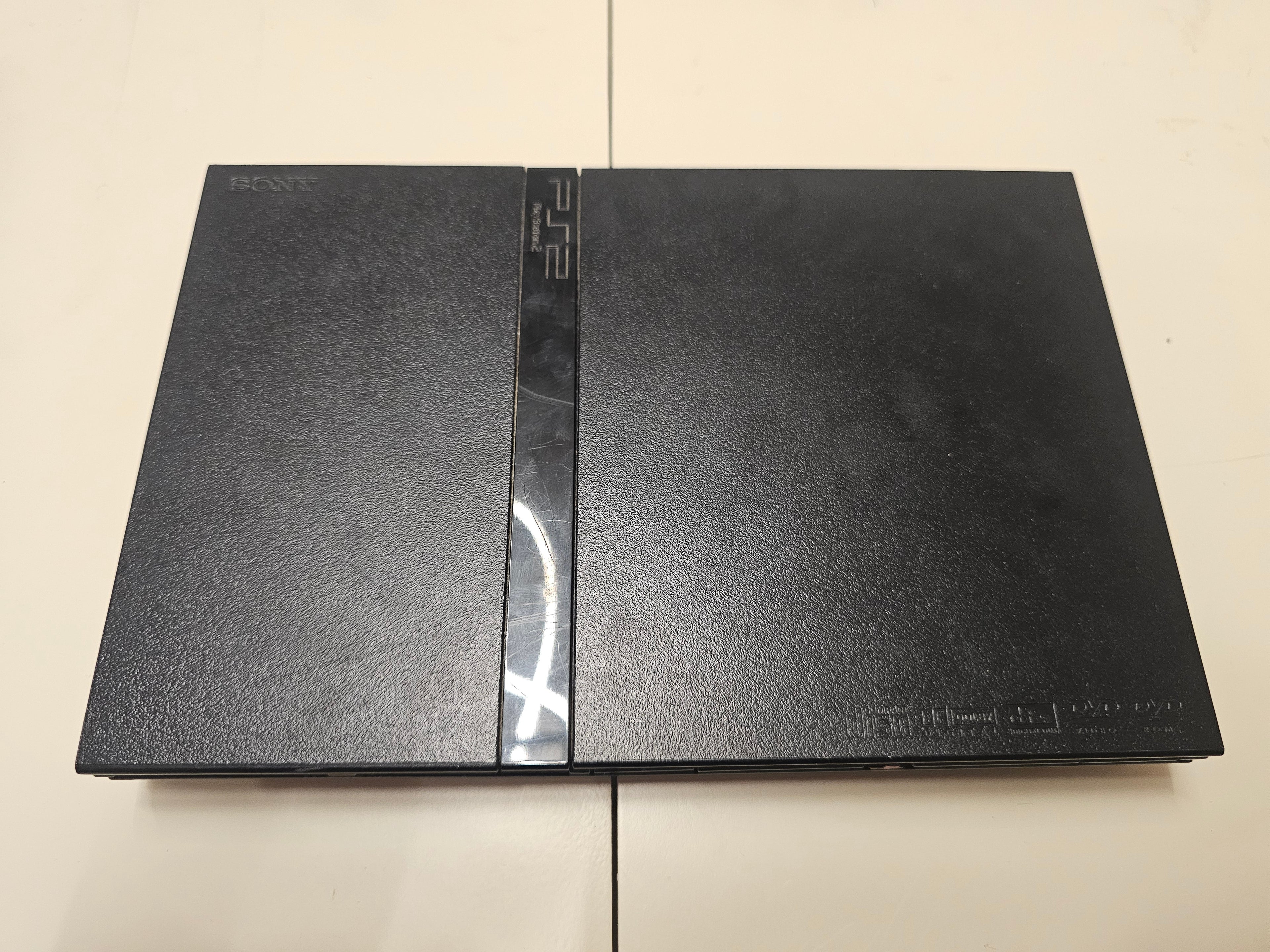 Конзола PlayStation 2 Slim (Употребявана) – Пълен комплект с оригинална кутия, 8MB карта памет и 1 Година Гаранция
