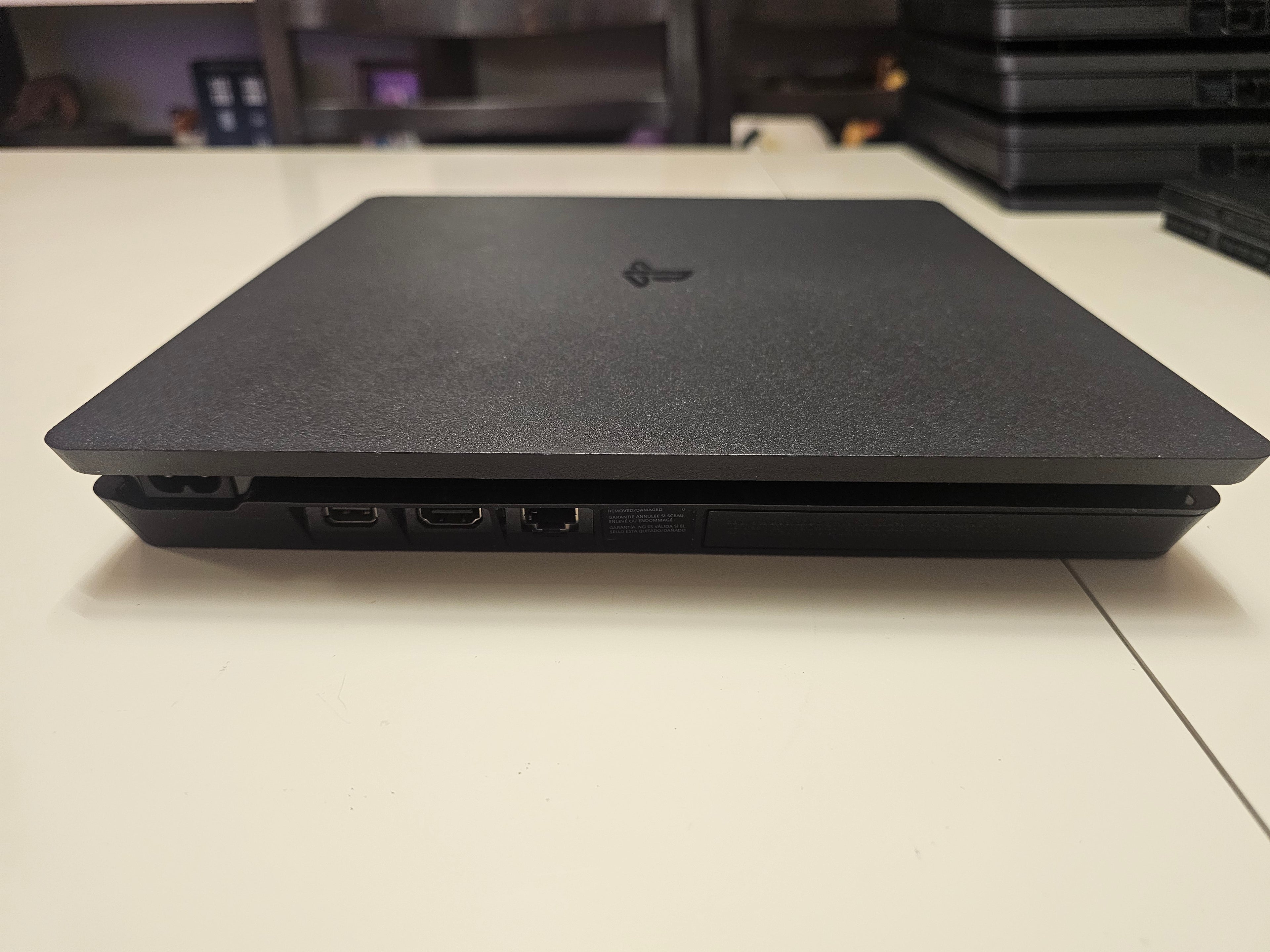 Употребявана конзола PlayStation 4 Slim 1TB (Профилактирана и Репастирана) + 1 Година Гаранция