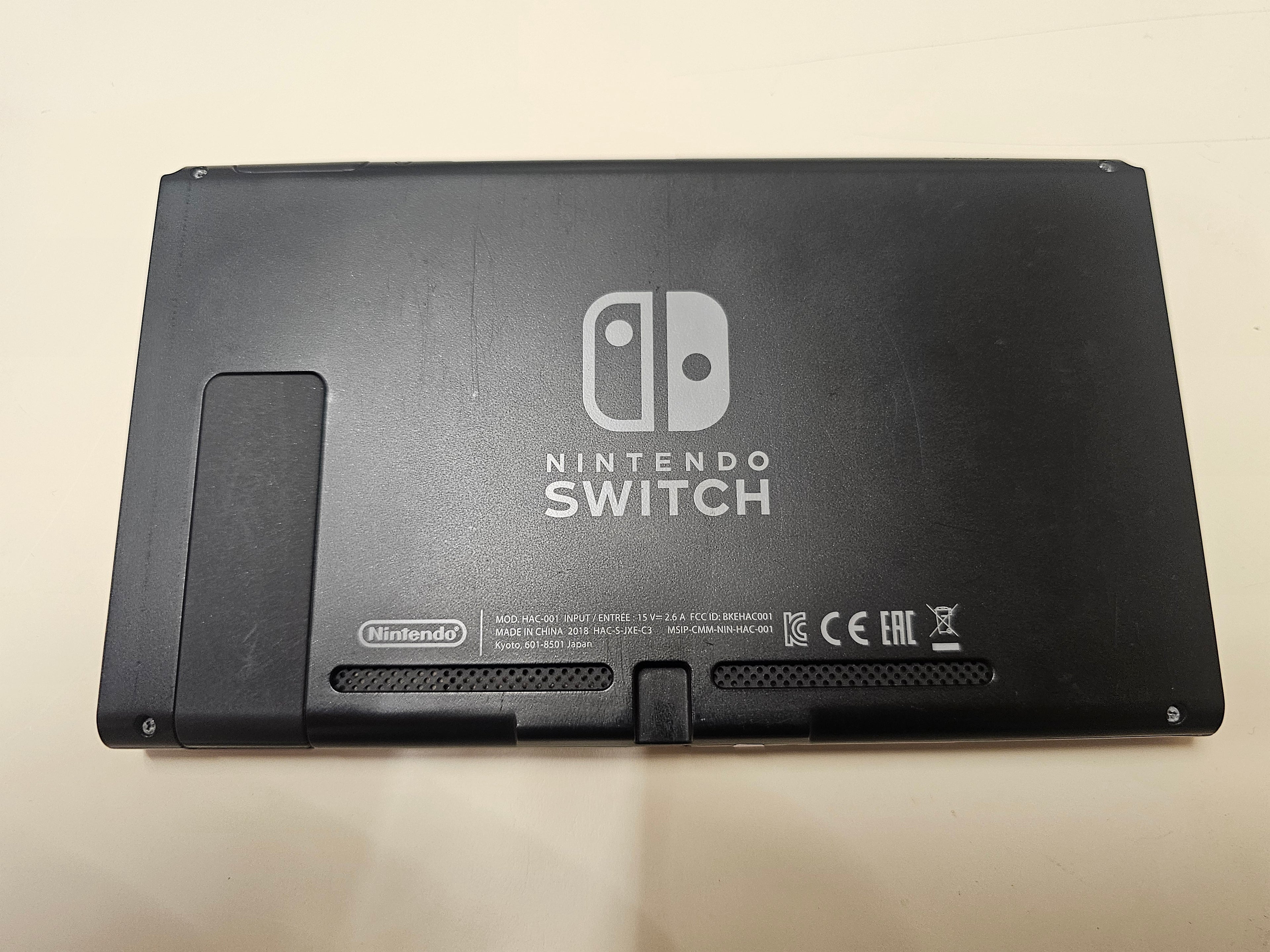 Употребявана конзола Nintendo Switch – Мега Комплект с док станция, калъф, кейс и 1 Година Гаранция