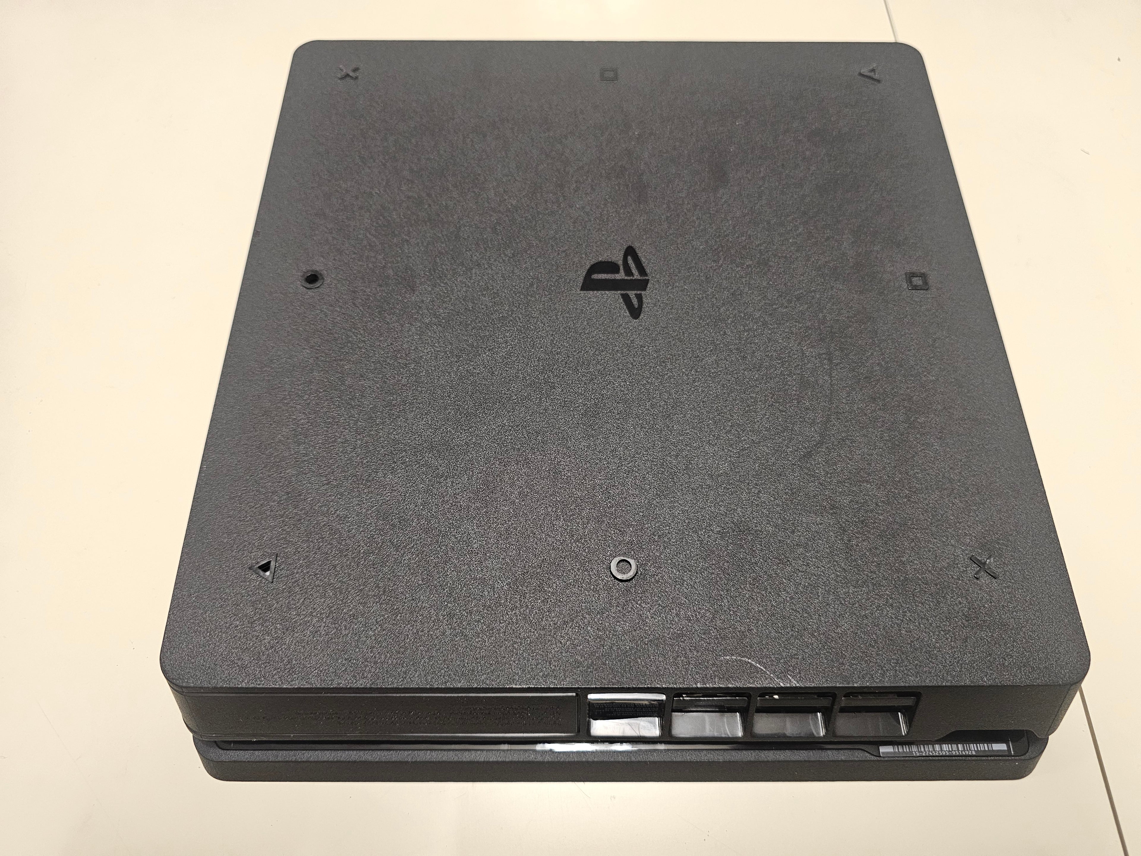 Употребявана конзола PlayStation 4 Slim 1TB (Профилактирана и Репастирана) + 1 Година Гаранция