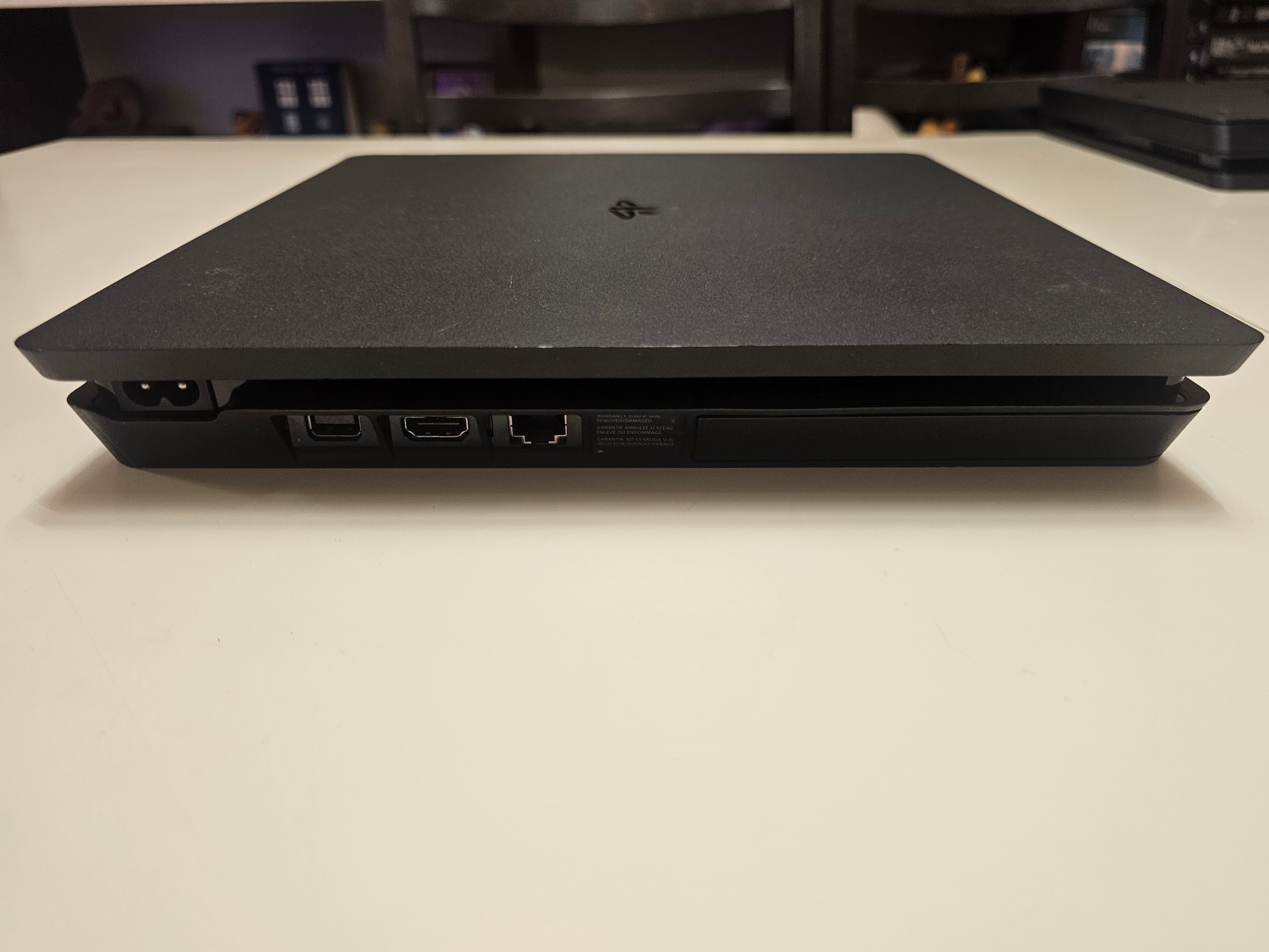 Употребявана конзола PlayStation 4 Slim 1TB (Профилактирана и Репастирана) + 1 Година Гаранция