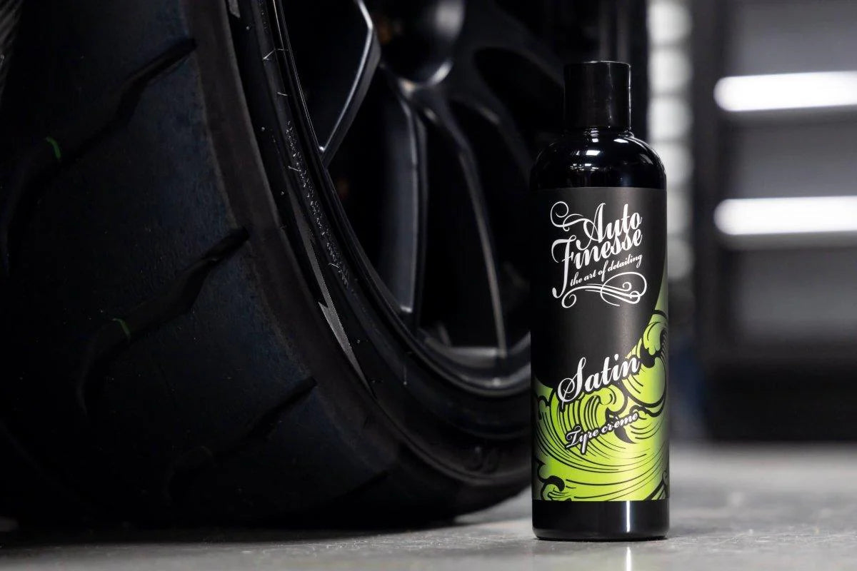 Auto Finesse Satin Tire Creme Dressing – кремообразен импрегнатор за гуми с регулируем финиш, 250 ml